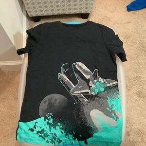 Oshkosh black boys T-shirt, perfect condition size 8